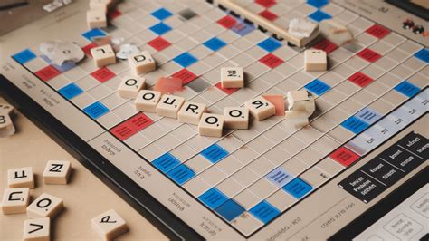 Le mot EXHIBER est valide au scrabble .